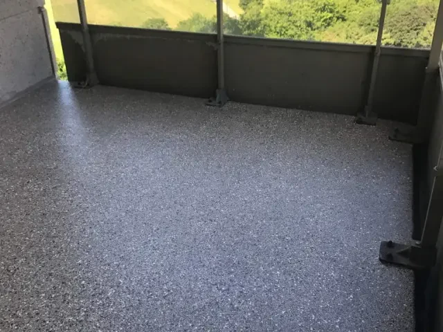 Waterproofed balcony with a decorative flake coating