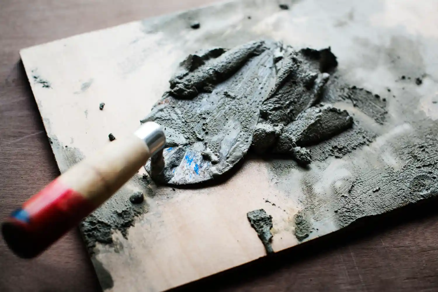 putty filled with concrete for filling driveway concrete.